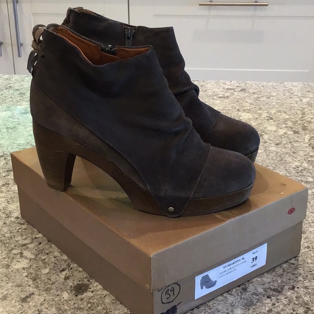 Coclico suede short boot/clog 39/8.5
